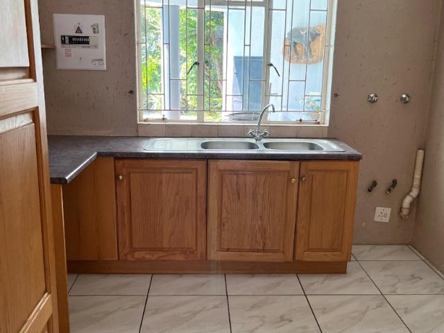 4 Bedroom House For Sale in Aston Manor