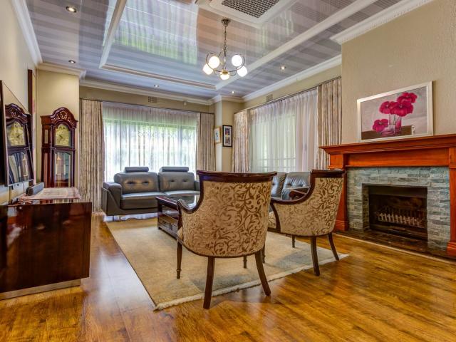4 Bedroom House For Sale in Aston Manor