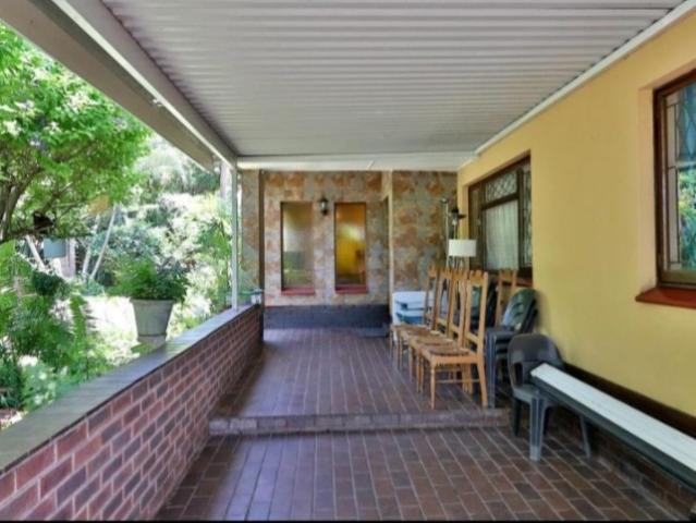 4 Bedroom House For Sale in Athlone Park