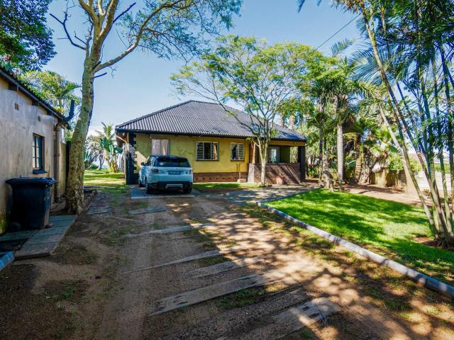 4 Bedroom House For Sale in Athlone Park