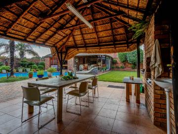 4 Bedroom House For Sale in Atlasville