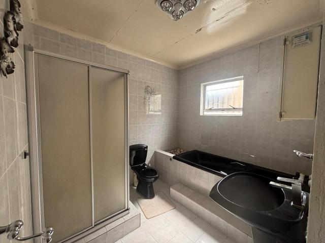 4 Bedroom House For Sale in Azaadville