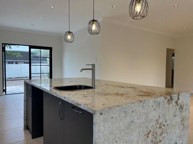 4 Bedroom House For Sale in Bothasig