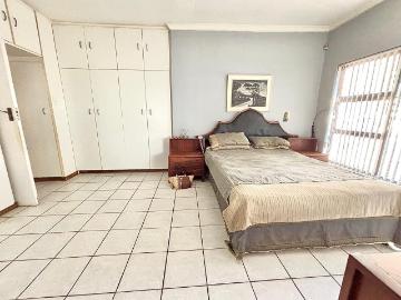 4 Bedroom House For Sale in Bothasig