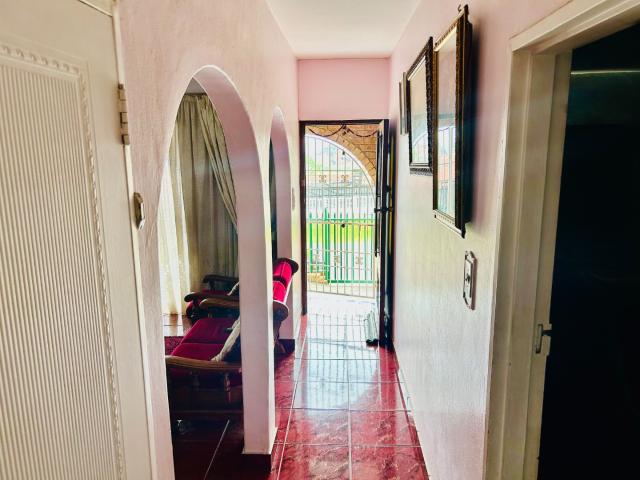 4 Bedroom House For Sale in Bombay Heights