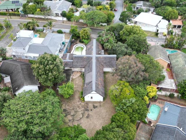 4 Bedroom House For Sale in Bonza Bay