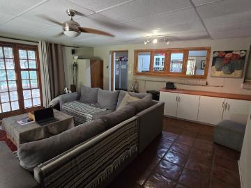 4 Bedroom House For Sale in Bayswater