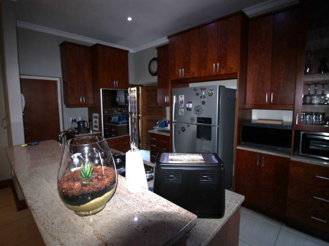 4 Bedroom House For Sale in Bayswater