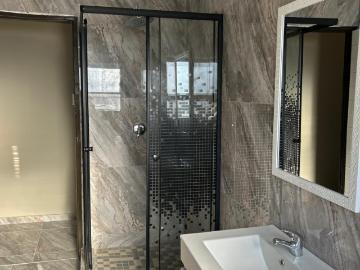 4 Bedroom House For Sale in Bayswater