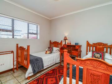 4 Bedroom House For Sale in Bayview