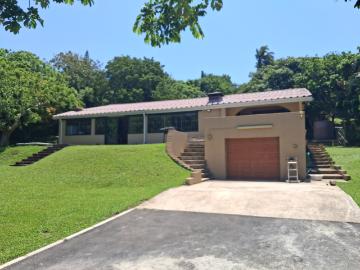 4 Bedroom House For Sale in Bazley Beach
