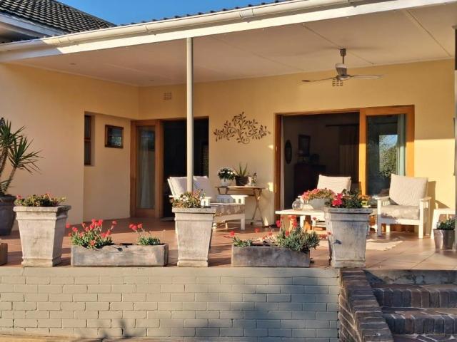 4 Bedroom House For Sale in Balmoral