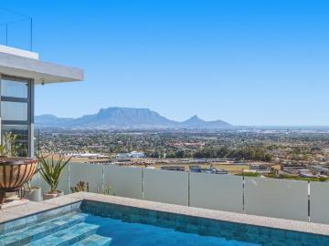 4 Bedroom House For Sale in Baronetcy Estate