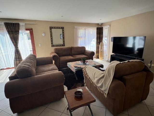 4 Bedroom House For Sale in Bartlett