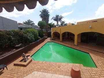 4 Bedroom House For Sale in Bassonia