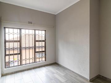 4 Bedroom House For Sale in Bassonia
