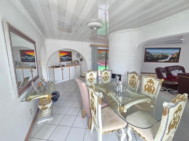 4 Bedroom House For Sale in Bassonia