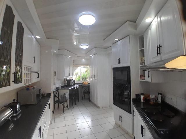 4 Bedroom House For Sale in Bassonia