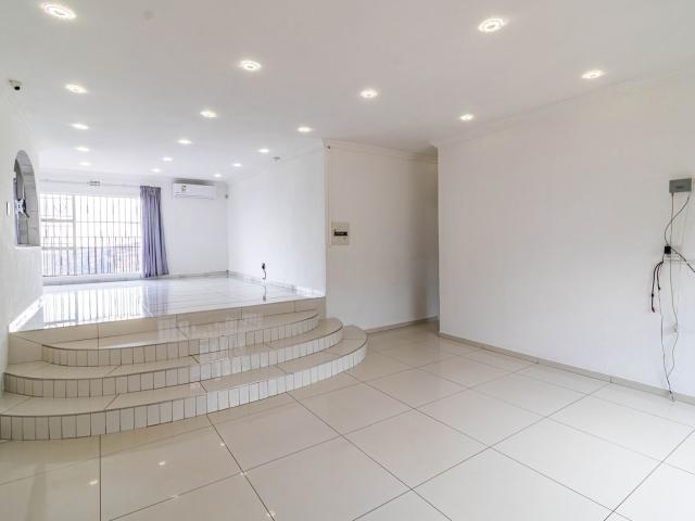 4 Bedroom House For Sale in Bassonia