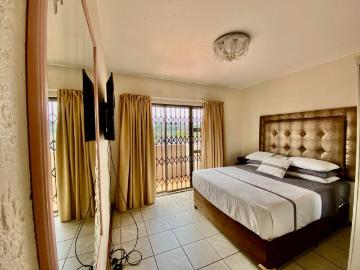 4 Bedroom House For Sale in Bassonia