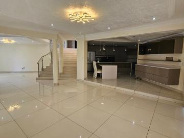 4 Bedroom House For Sale in Bassonia