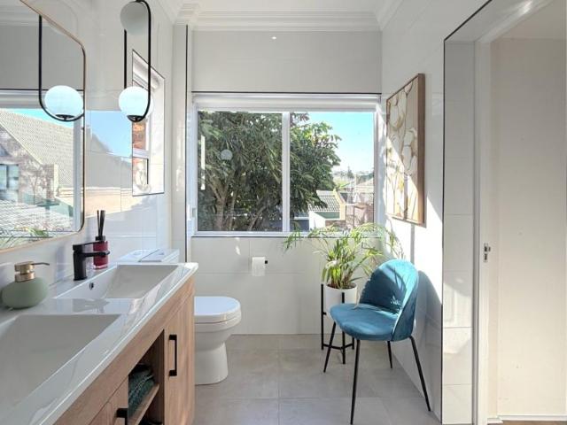 4 Bedroom House For Sale in Beverley Grove