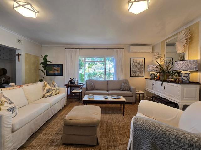 4 Bedroom House For Sale in Beverley Hills