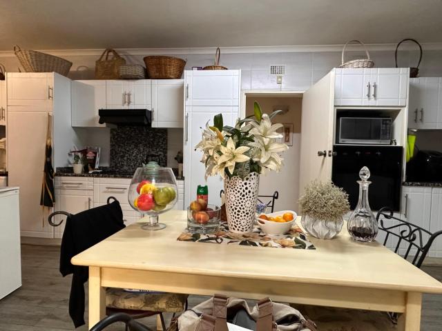 4 Bedroom House For Sale in Beverley Hills