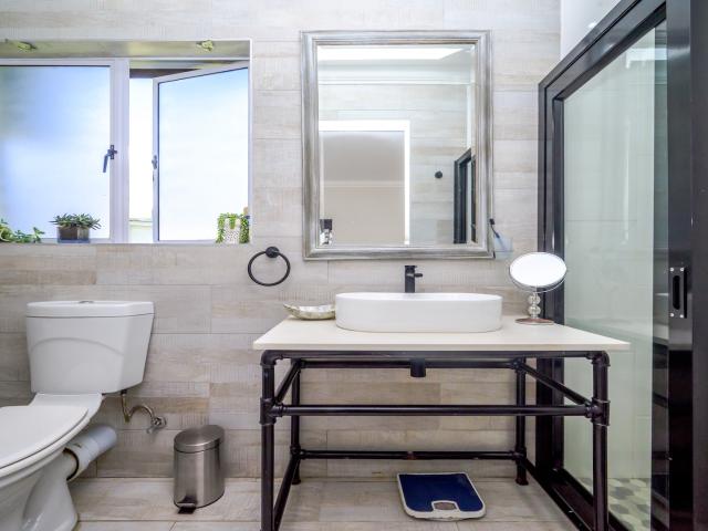 4 Bedroom House For Sale in Beverley Hills Estate