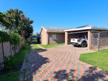 4 Bedroom House For Sale in Beacon Bay