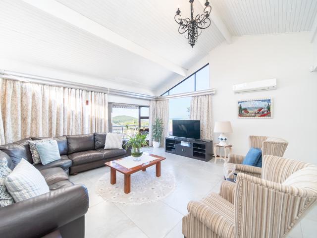 4 Bedroom House For Sale in Beacon Bay
