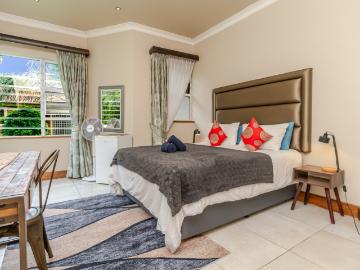 4 Bedroom House For Sale in Bedfordview