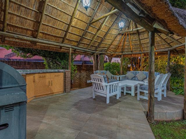 4 Bedroom House For Sale in Bedfordview