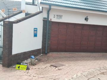 4 Bedroom House For Sale in Bedfordview