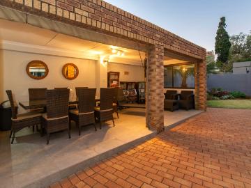 4 Bedroom House For Sale in Bedfordview