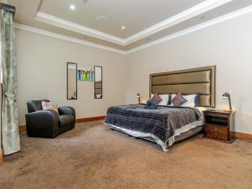 4 Bedroom House For Sale in Bedfordview