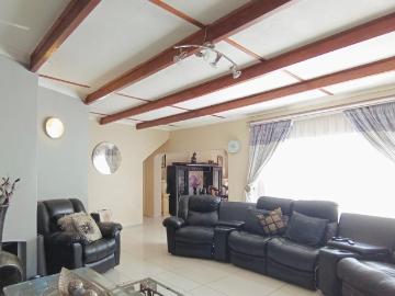 4 Bedroom House For Sale in Bedfordview