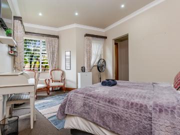 4 Bedroom House For Sale in Bedfordview