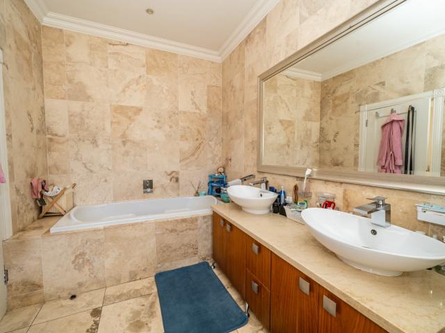 4 Bedroom House For Sale in Bedfordview