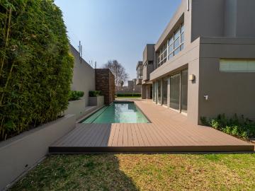 4 Bedroom House For Sale in Bedfordview