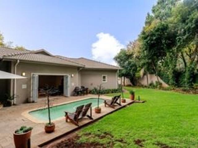 4 Bedroom House For Sale in Bedfordview