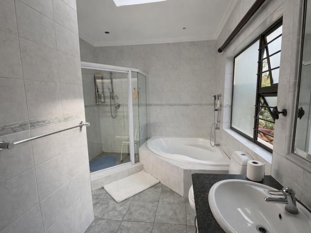 4 Bedroom House For Sale in Bedfordview