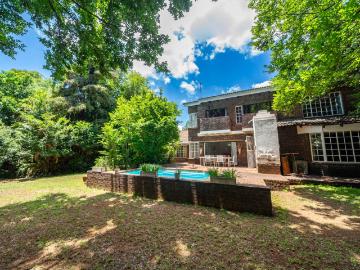 4 Bedroom House For Sale in Bedfordview