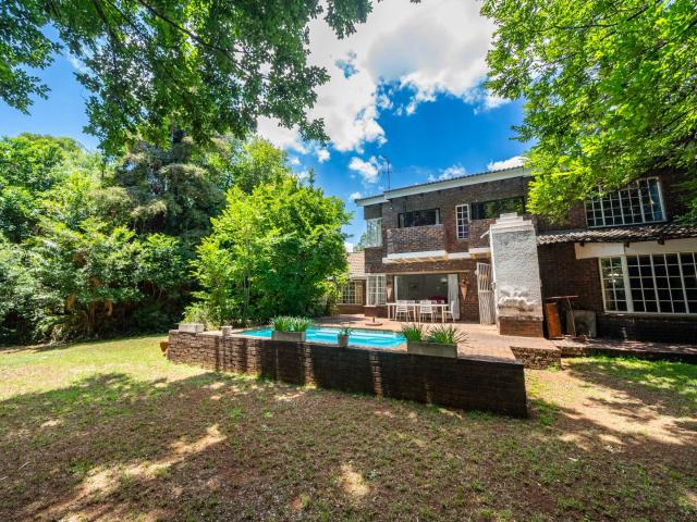 4 Bedroom House For Sale in Bedfordview