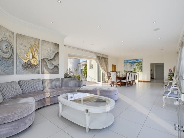4 Bedroom House For Sale in Bedfordview