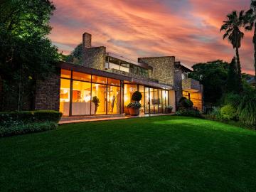 4 Bedroom House For Sale in Bedfordview