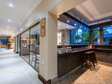 4 Bedroom House For Sale in Bedfordview