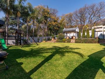 4 Bedroom House For Sale in Bedfordview