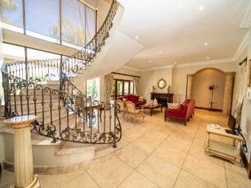 4 Bedroom House For Sale in Bedfordview