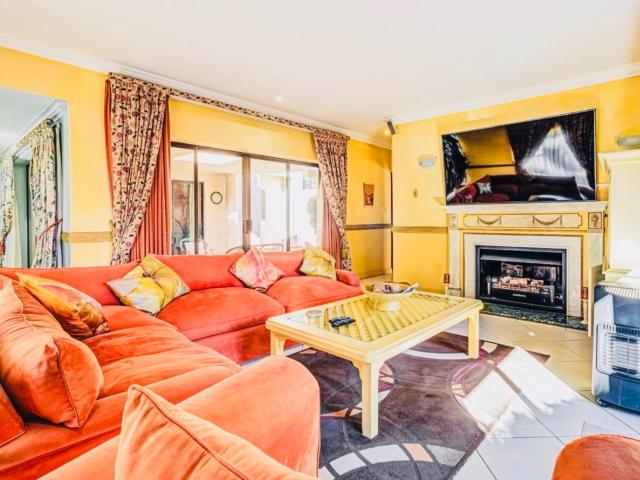4 Bedroom House For Sale in Bedfordview
